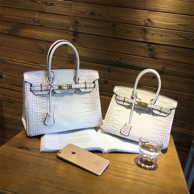 Crocodile Handbags for Traveler