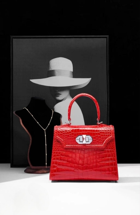 Designer Alligator Skin Handbags Turn Lock Shoulder Bags - Red