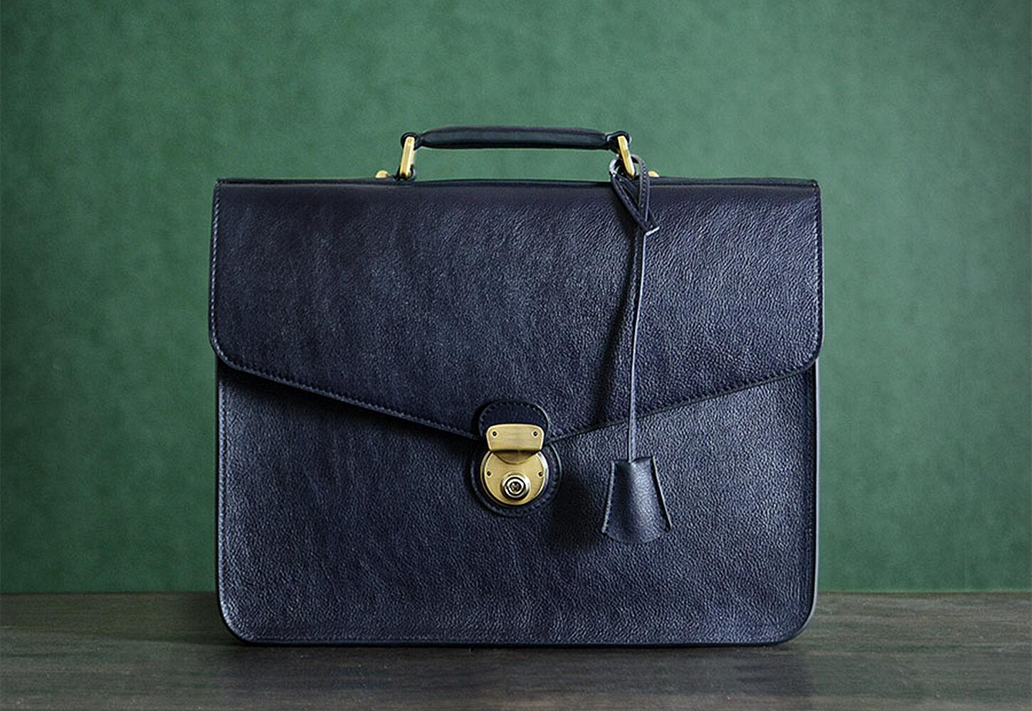 Leather Bags vs Canvas Bags: How to Choose the Perfect Bag for You?