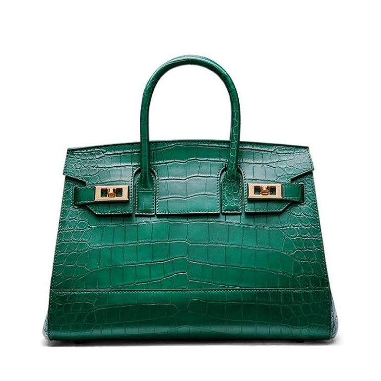 What Is The Difference Between A Purse And A Handbag