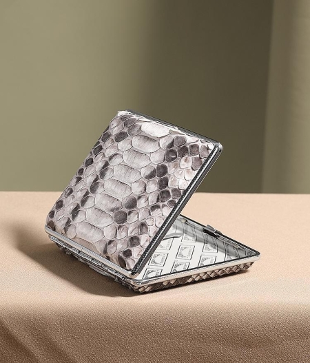 Snakeskin cigarette case, python skin cigarette case is a stylish and functional accessory that is sure to enhance your smoking experience