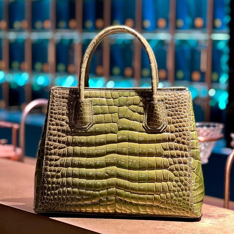 How to Wear a Crocodile Bag for Every Occasion-Crocodile Handbag