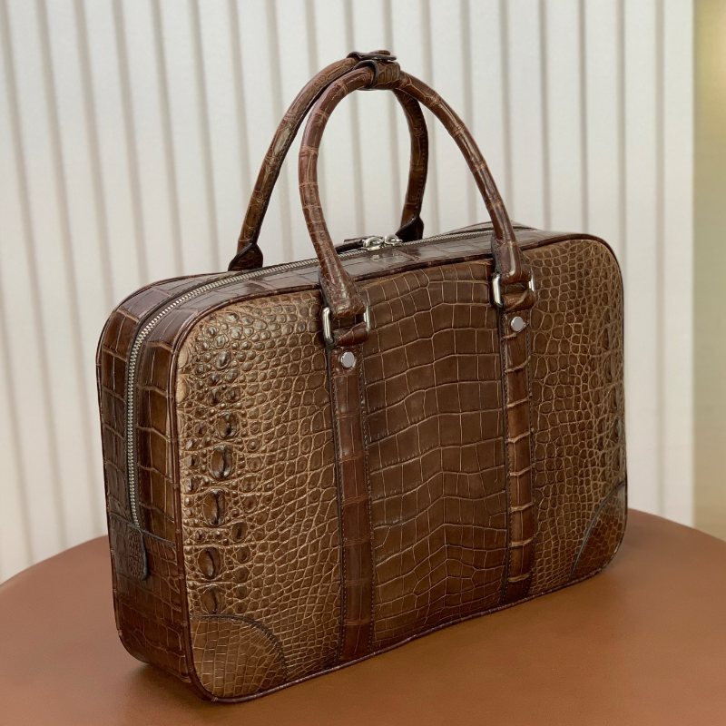 5 Things to Consider Before Buying a Leather Briefcase