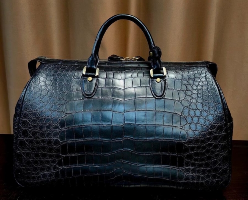 How to Choose the Perfect Leather Duffel Bag for Your Travels