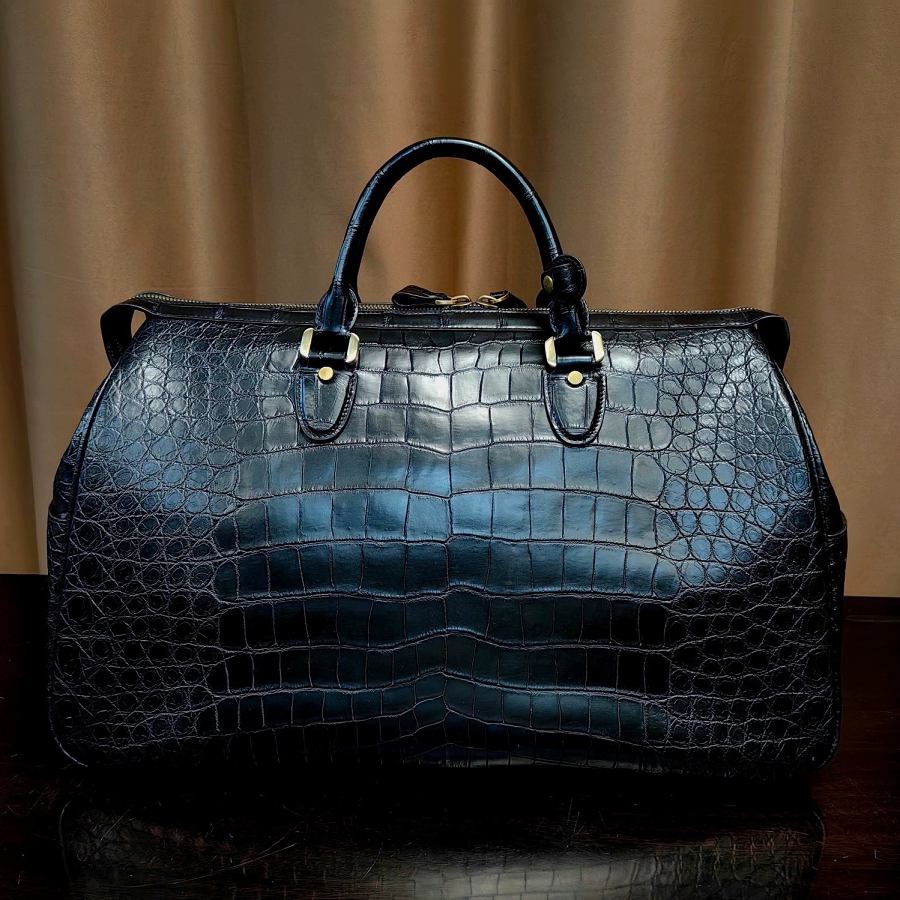 How to Choose the Perfect Leather Duffel Bag for Your Travels How to Choose the Perfect Leather Duffel Bag for Your Travels